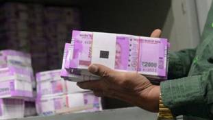 2000 rupees के नकली नोटों ने पीएम मोदी के दावों को ठेंगा दिखा दिया! 2000 rupees के नकली नोटों ने पीएम मोदी के दावों को ठेंगा दिखा दिया!
