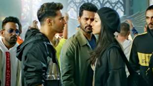 Street Dancer 3D Movie review: डांस, डांस और डांस के बीच में थोड़ी स्टोरी भी! Street Dancer 3D Movie review: डांस, डांस और डांस के बीच में थोड़ी स्टोरी भी!