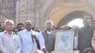 यशवंत सिन्हा की गांधी यात्रा फालतू कवायद है - अगर सिर्फ मोदी-शाह निशाना हैं