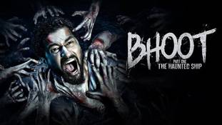 Vicky Kaushal के कंधे पर बैठकर Bhoot पुरानी हवेली से पानी के जहाज पर पहुंचा है, बस Vicky Kaushal के कंधे पर बैठकर Bhoot पुरानी हवेली से पानी के जहाज पर पहुंचा है, बस
