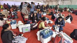 Delhi Election Results के रुझान में उतार-चढ़ाव के साथ बदलती प्रतिक्रियाएं Delhi Election Results के रुझान में उतार-चढ़ाव के साथ बदलती प्रतिक्रियाएं