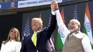Trump India Visit 2020: परस्पर तारीफों के पुल पर दो देशों की दोस्ती! Trump India Visit 2020: परस्पर तारीफों के पुल पर दो देशों की दोस्ती!