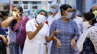 Coronavirus के दौर में डॉक्टर-पुलिस पर हमला करने वाले नयी शक्ल के 'गोरक्षक' Coronavirus के दौर में डॉक्टर-पुलिस पर हमला करने वाले नयी शक्ल के 'गोरक्षक'