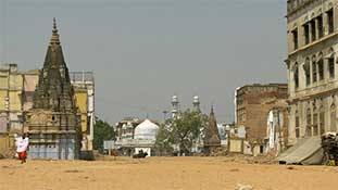 Coronavirus ख़ुदा-भगवान को मंदिरों-मस्जिदों से निकल कर फुटपाथ पर ले आया! Coronavirus ख़ुदा-भगवान को मंदिरों-मस्जिदों से निकल कर फुटपाथ पर ले आया!