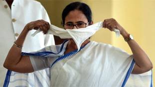 Bengal में BJP बनाम Mamata Banerjee की लड़ाई में कोरोना संकट पर हावी 'पॉलिटिकल वायरस' Bengal में BJP बनाम Mamata Banerjee की लड़ाई में कोरोना संकट पर हावी 'पॉलिटिकल वायरस'