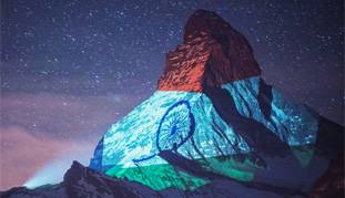 Switzerland के पहाड़ पर हमारा तिरंगा कोरोना के खिलाफ जंग में मनोबल बढ़ाएगा