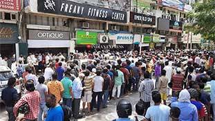 शराब पर 70% का कोरोना सेस मतलब 9 का मुर्गा 90 के मसाले शराब पर 70% का कोरोना सेस मतलब 9 का मुर्गा 90 के मसाले