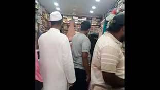 Corona vs Eid: अब तक इबादत का झगड़ा था, अब शॉपिंग पर बहस! Corona vs Eid: अब तक इबादत का झगड़ा था, अब शॉपिंग पर बहस!