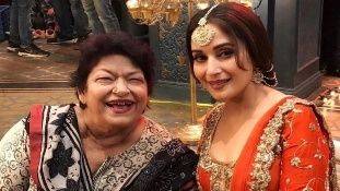 Saroj Khan: चेहरे से डांस करवाने वाली कोरियोग्राफर, जिसने हमें माधुरी, श्रीदेवी, ऐश्वर्या से मिलाया Saroj Khan: चेहरे से डांस करवाने वाली कोरियोग्राफर, जिसने हमें माधुरी, श्रीदेवी, ऐश्वर्या से मिलाया