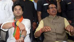 Jyotiraditya Scindia ने तो शिवराज सिंह को सिर्फ नाम का मुख्यमंत्री बना कर रखा दिया! Jyotiraditya Scindia ने तो शिवराज सिंह को सिर्फ नाम का मुख्यमंत्री बना कर रखा दिया!