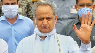 Ashok Gehlot के दांव उलटे पड़ने लगे, आगे तो अंधेर है ही