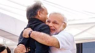 मोदी विरोध के बीच प्रधानमंत्री से अशोक गेहलोत की गुहार और शिकायतों के मायने मोदी विरोध के बीच प्रधानमंत्री से अशोक गेहलोत की गुहार और शिकायतों के मायने