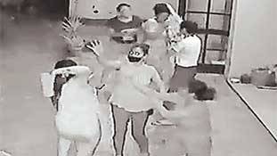 मार-पिटाई के रूप में Couple Challenge के भीषण परिणाम आने लगे हैं!