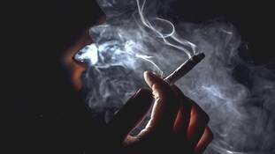 नशे में डूबी फ़िल्म इंडस्ट्री के कितने लोग चाहते हैं कि उनके बच्चे गंजेड़ी बन जाए? नशे में डूबी फ़िल्म इंडस्ट्री के कितने लोग चाहते हैं कि उनके बच्चे गंजेड़ी बन जाए?