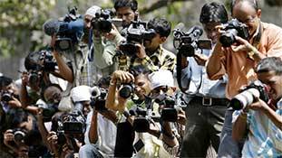 Breaking News घोटाला, जो जरूरी खबरों को सुर्खी नहीं बनने देता