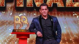 सलमान खान के शो Bigg Boss 14 के कंटेस्टेंट्स और फॉर्मेट को लेकर बड़ी जानकारी आई है सलमान खान के शो Bigg Boss 14 के कंटेस्टेंट्स और फॉर्मेट को लेकर बड़ी जानकारी आई है