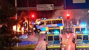 Sweden Riots: स्वीडन से उठ रहा धुआं विश्वास के जलने की कहानी कहता है! Sweden Riots: स्वीडन से उठ रहा धुआं विश्वास के जलने की कहानी कहता है!