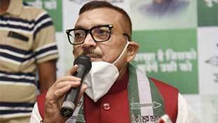 बिहार चुनाव से पहले हुई लड़ाई में डीजीपी गुप्तेश्वर पांडेय की एक हवलदार से हार सबसे मजेदार है