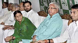 बिहार चुनाव में 'लालू तड़का' तो तेजप्रताप यादव ही लगाएंगे! बिहार चुनाव में 'लालू तड़का' तो तेजप्रताप यादव ही लगाएंगे!