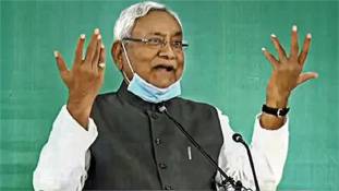 नीतीश कुमार के लालू परिवार के खिलाफ निजी हमलों के पीछे भी चिराग पासवान ही हैं नीतीश कुमार के लालू परिवार के खिलाफ निजी हमलों के पीछे भी चिराग पासवान ही हैं