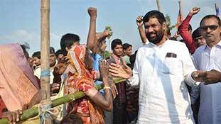 Ramvilas Paswan राजनीति शास्त्र के शोधार्थियों के रिसर्च का विषय हो सकते हैं Ramvilas Paswan राजनीति शास्त्र के शोधार्थियों के रिसर्च का विषय हो सकते हैं