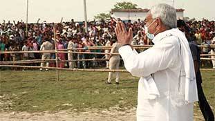 बिहार के ईवीएम से आ रही गंध बता रही है कि उसके दिल में का बा! बिहार के ईवीएम से आ रही गंध बता रही है कि उसके दिल में का बा!