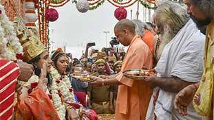 यूपी में सरकारी प्रयासों के बाद अपनी माटी की सुगंध से महकेगी दीवाली... यूपी में सरकारी प्रयासों के बाद अपनी माटी की सुगंध से महकेगी दीवाली...