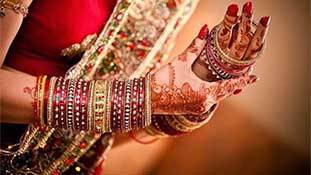 लिपिस्टिक-बिंदी के लिए थाने पहुंची महिला का दर्द पुरुष शायद ही कभी समझें लिपिस्टिक-बिंदी के लिए थाने पहुंची महिला का दर्द पुरुष शायद ही कभी समझें