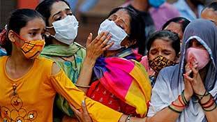 कोरोना से अपनों को खोने वालों का दर्द समझिए, जिन्हें अंतिम दर्शन भी न नसीब हुए