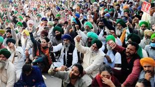 आंदोलन का आसान शिकार बनतीं सड़कें, और राहगीर