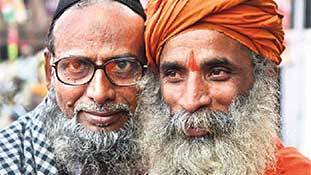 भारत में हिंदू-मुस्लिम एकता को आखिर किसकी नज़र लग गई है