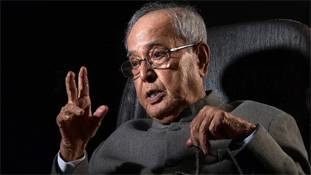 प्रणब मुखर्जी की किताब पर विवाद भाई-बहन का झगड़ा तो नहीं लगता