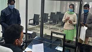 दुल्हन ने डीएम साहब से कन्यादान में सड़क मांगी है, ये शिक्षा की देन है- बेटी पढ़ाइये!