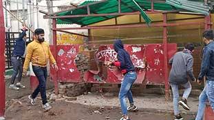 'जय श्री राम' कहकर टॉयलेट तोड़ने वालों को सजा कानून नहीं, असली रामभक्त दें 'जय श्री राम' कहकर टॉयलेट तोड़ने वालों को सजा कानून नहीं, असली रामभक्त दें