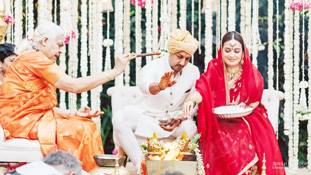 Dia Mirza Wedding में महिला पुजारी ने खींचा सबका ध्यान, सही मायने में फेमिनिज्म तो यह है Dia Mirza Wedding में महिला पुजारी ने खींचा सबका ध्यान, सही मायने में फेमिनिज्म तो यह है