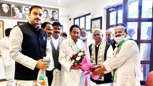 'गोडसे भक्त कांग्रेसी': महात्मा गांधी के विचारों को अब तिलांजलि दे रही है कांग्रेस! 'गोडसे भक्त कांग्रेसी': महात्मा गांधी के विचारों को अब तिलांजलि दे रही है कांग्रेस!