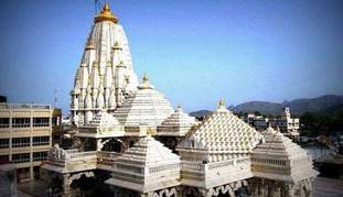 मंदिर में छोटे कपड़े पहनकर आने वालों पर लगा बैन, सवाल आपकी पवित्रता का है!