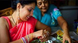 House wife को इन पांच कामों को जल्द से जल्द छोड़ देना चाहिए