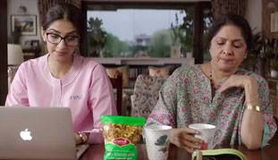 बेटियां क्यों कभी-कभी मां से बना लेती हैं दूरी, इन 5 कारणों से समझिए