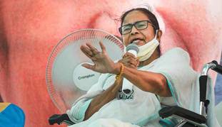 आखिर ममता बनर्जी को अपना गोत्र बताने की जरूरत क्यों पड़ गई!