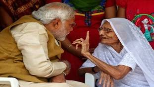 प्रधानमंत्री की माँ को लगी कोरोना वैक्सीन के बाद महिलाएं अपना भ्रम छोड़ सकती हैं