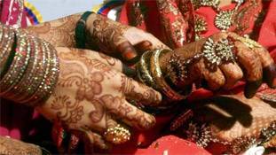 शादी के बाद 'वर्जिनिटी टेस्ट में फेल' दो बहुओं को घर से भगा दिया!