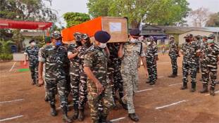 22 जवानों की शहादत का जिम्मेदार कौन है नक्सल कमांडर हिडमा, जो मौत को भी दे देता है मात? 22 जवानों की शहादत का जिम्मेदार कौन है नक्सल कमांडर हिडमा, जो मौत को भी दे देता है मात?