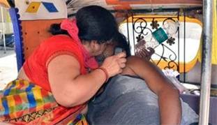 ऑक्सीजन न मिलने पर पति को मुंह से सांस देने वाली महिला का दर्द कैसे बयां करें?