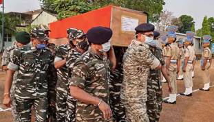 'सैलरी लेने वाले शहीद नहीं' आखिर लोग ऐसा सोचते ही क्यों हैं?