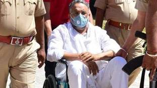 Mukhtar Ansari: कभी खुद में 'सरकार' थे मुख्तार, लेकिन वक्त बदला तो देखिए कितने लाचार हो गए Mukhtar Ansari: कभी खुद में 'सरकार' थे मुख्तार, लेकिन वक्त बदला तो देखिए कितने लाचार हो गए