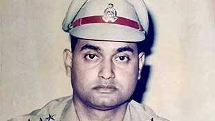 मुख्तार अंसारी की दबंगई धूल करने वाले डीएसपी की सरकार ही दुश्मन बन गई थी! मुख्तार अंसारी की दबंगई धूल करने वाले डीएसपी की सरकार ही दुश्मन बन गई थी!