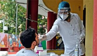 ना खुद डॉक्टर बनें ना सोशल मीडिया के इन नुस्खों पर करें यकीन, भारी पड़ सकती है लापरवाही