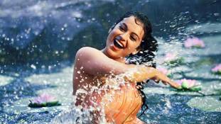 Chali Chali Full Song: जयललिता के जिस सीन को 'एडल्ट' कहा, कंगना ने उसे ही रीक्रिएट कर दिया! Chali Chali Full Song: जयललिता के जिस सीन को 'एडल्ट' कहा, कंगना ने उसे ही रीक्रिएट कर दिया!