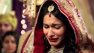 आखिर एक लड़की को छुप कर मायके क्यों जाना पड़ता है, तीन लड़कियों की कहानी